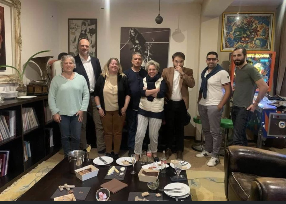 frlaborde's tweet photo. [FIPIM] Retour en images, sur la soirée d'ouverture du Festival international des Pertuis et des Îles qui s'est déroulée à #portDesBarques à l’embouchure de la #Charente . 
Le film d'ouverture “Sur la Banquise, Une reine sans Royaume” https://t.co/DTJLAhpTAt