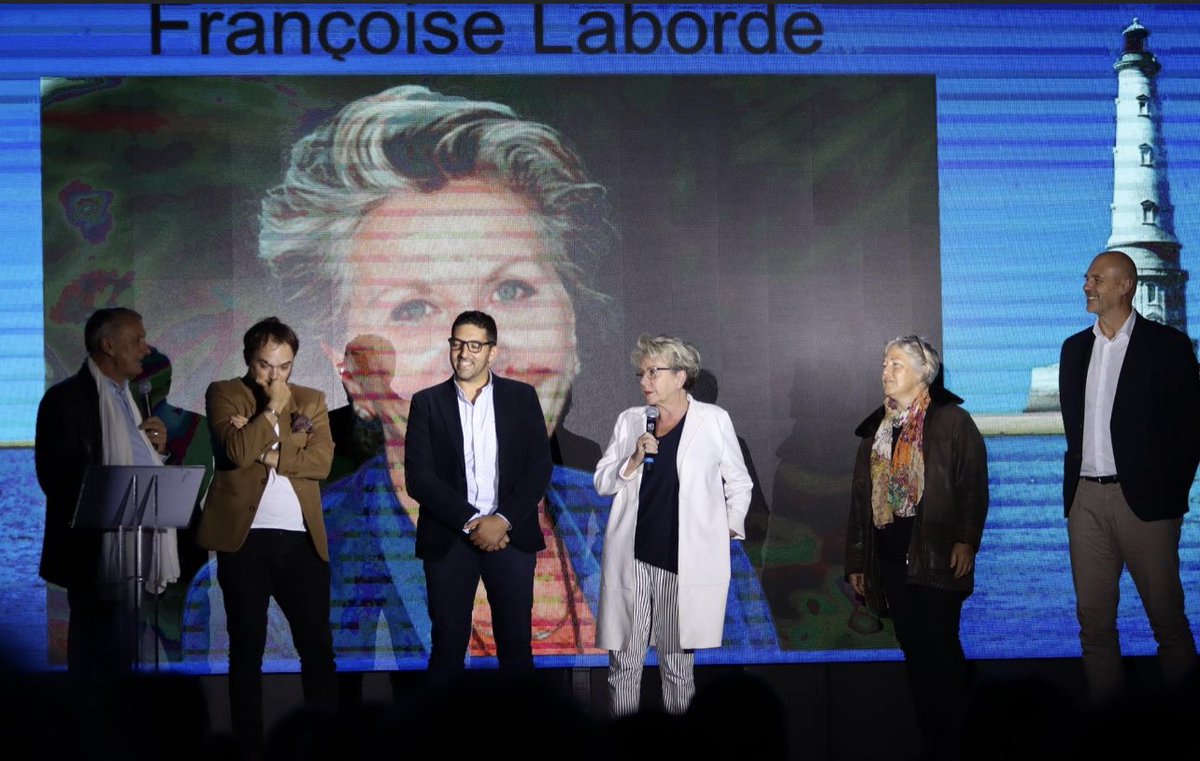 frlaborde's tweet photo. [FIPIM] Retour en images, sur la soirée d'ouverture du Festival international des Pertuis et des Îles qui s'est déroulée à #portDesBarques à l’embouchure de la #Charente . 
Le film d'ouverture “Sur la Banquise, Une reine sans Royaume” https://t.co/DTJLAhpTAt