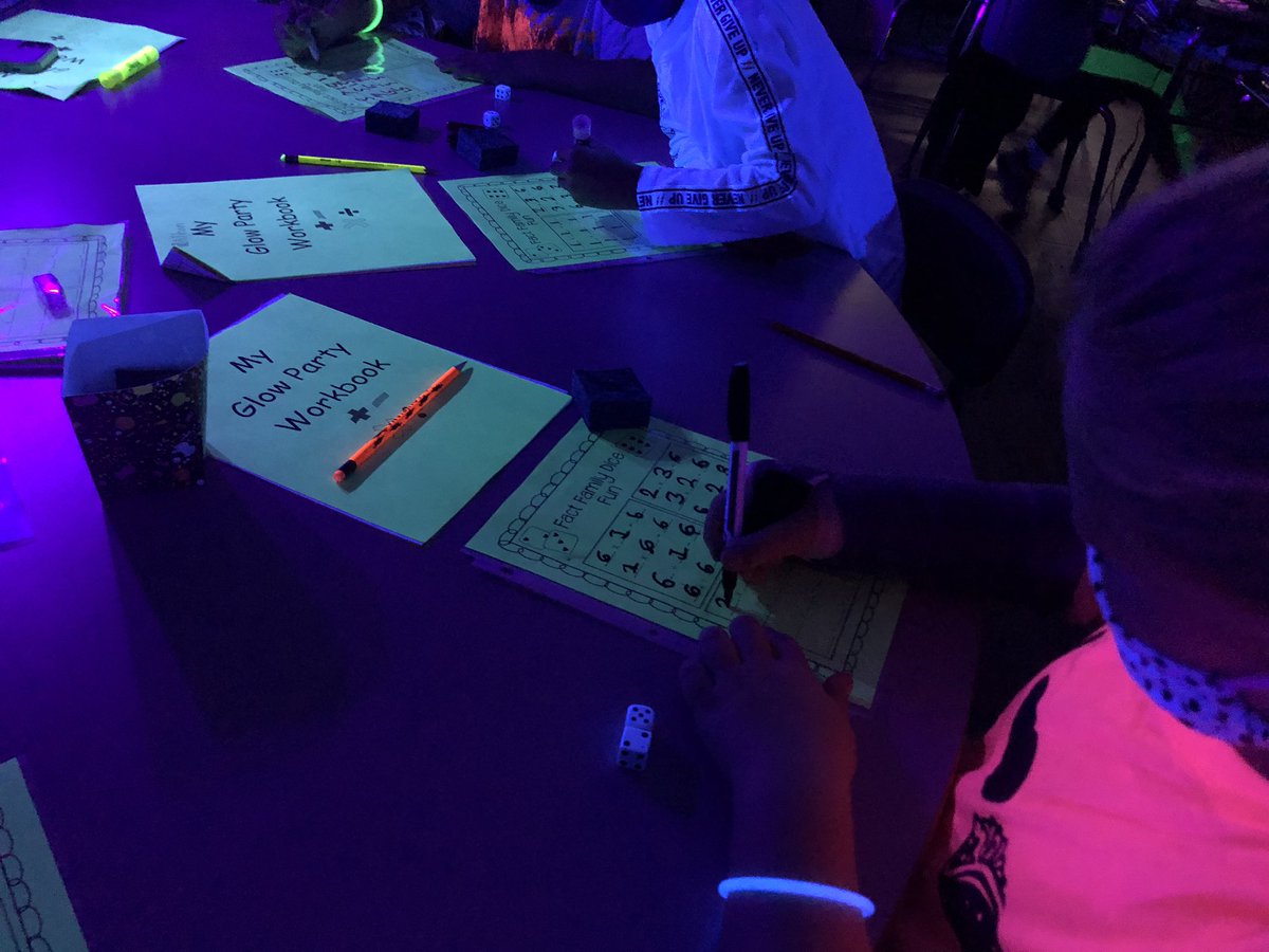 MylanPatriots's tweet image. ❤️🧡💛💚💙💜
Today our 3rd Graders were glowing with excitement over their afternoon “glow party” complete with math and reading practice and glow stick science! 
#mylanpatriots #math4lifewv @Monongalia_Co @WVEducation @MCSDoesSumMath @MonongaliaElem