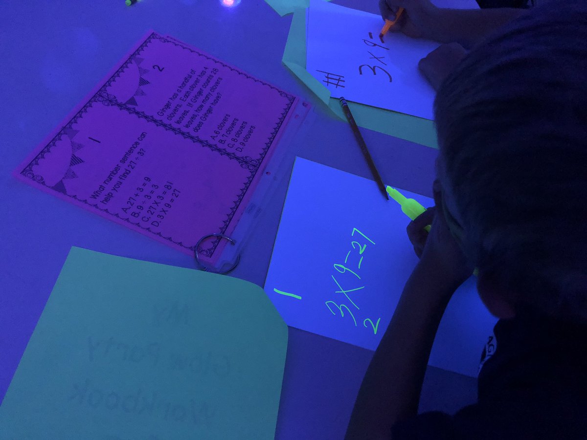 MylanPatriots's tweet image. ❤️🧡💛💚💙💜
Today our 3rd Graders were glowing with excitement over their afternoon “glow party” complete with math and reading practice and glow stick science! 
#mylanpatriots #math4lifewv @Monongalia_Co @WVEducation @MCSDoesSumMath @MonongaliaElem