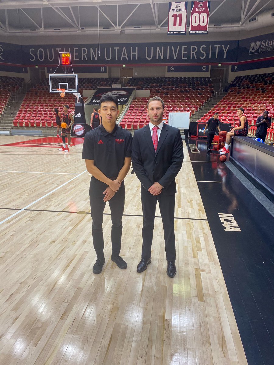 benjaminly_'s tweet photo. I turned 23 today. &amp; I spent it being around the best sport in the world ⛹️‍♂️. Game day T-30 days‼️ @CoachGSrulovich @SUUBasketball @CoachTsimon @coachclayman @bv_martin https://t.co/kGsUqzjKRv