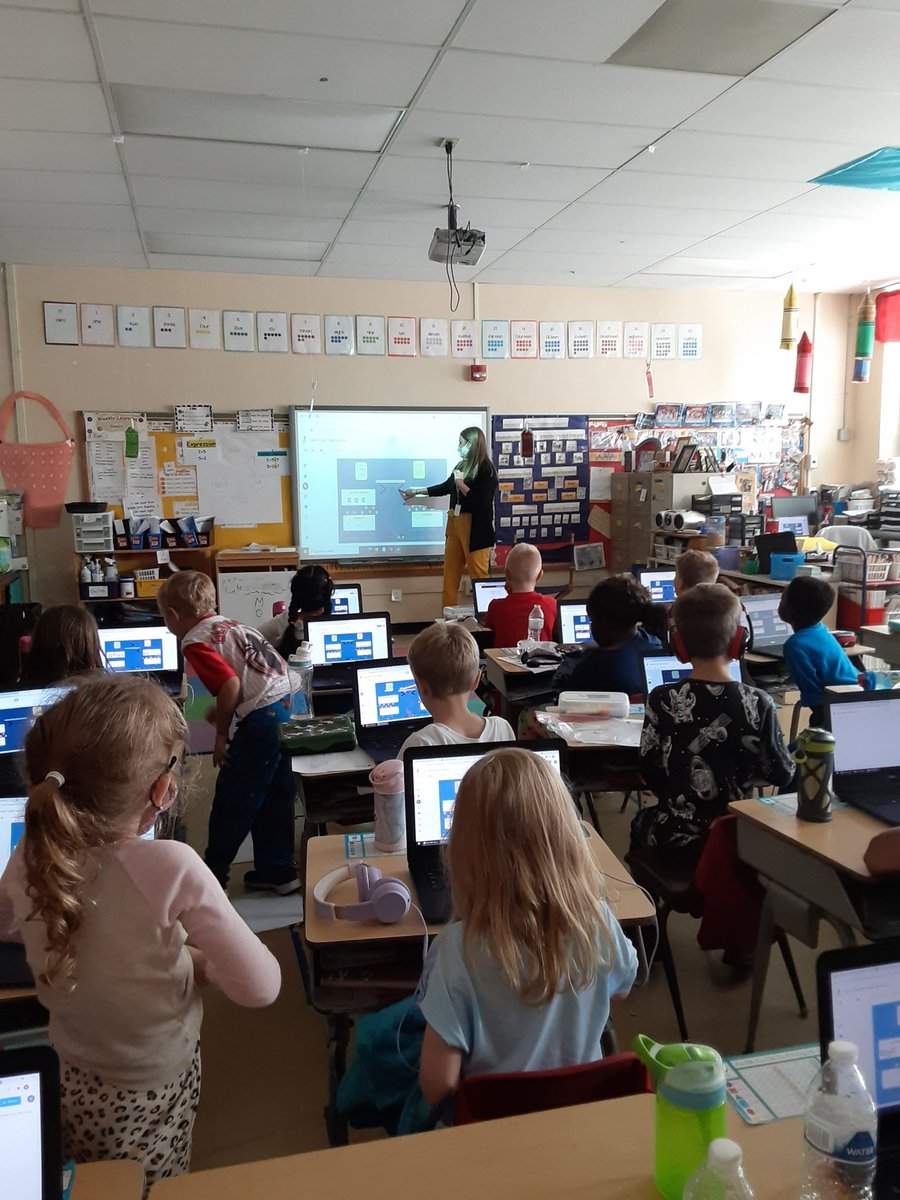 TechCoach513's tweet image. 🔸Week in Review🔸 Jammin’ with Jamboard in 1st grade🌀Book Creator leading the charge in 3rd grade 🌀 Immersive experiences in 6th grade with @ClassVR