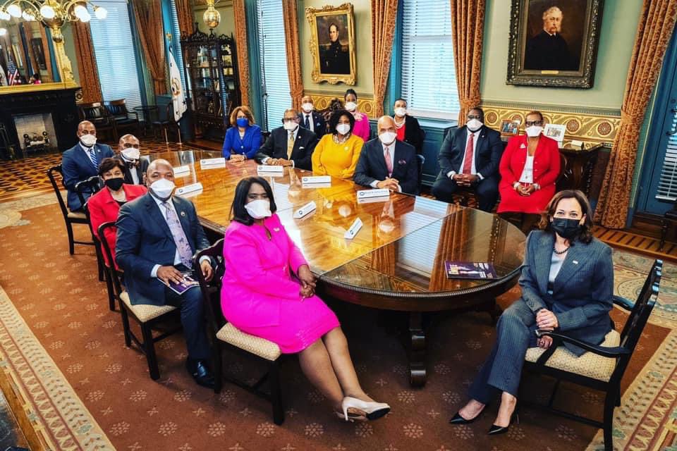 gloverpres's tweet photo. I had the unconditional honor of meeting with Vice Pres Kamala Harris as she convened the leaders of the Divine 9 to discuss our agenda:Covid-19 and our community, HBCU funding, voting rights, &minority business dev. I’m convinced that working together we will make things happen! https://t.co/4pqXM36p6w