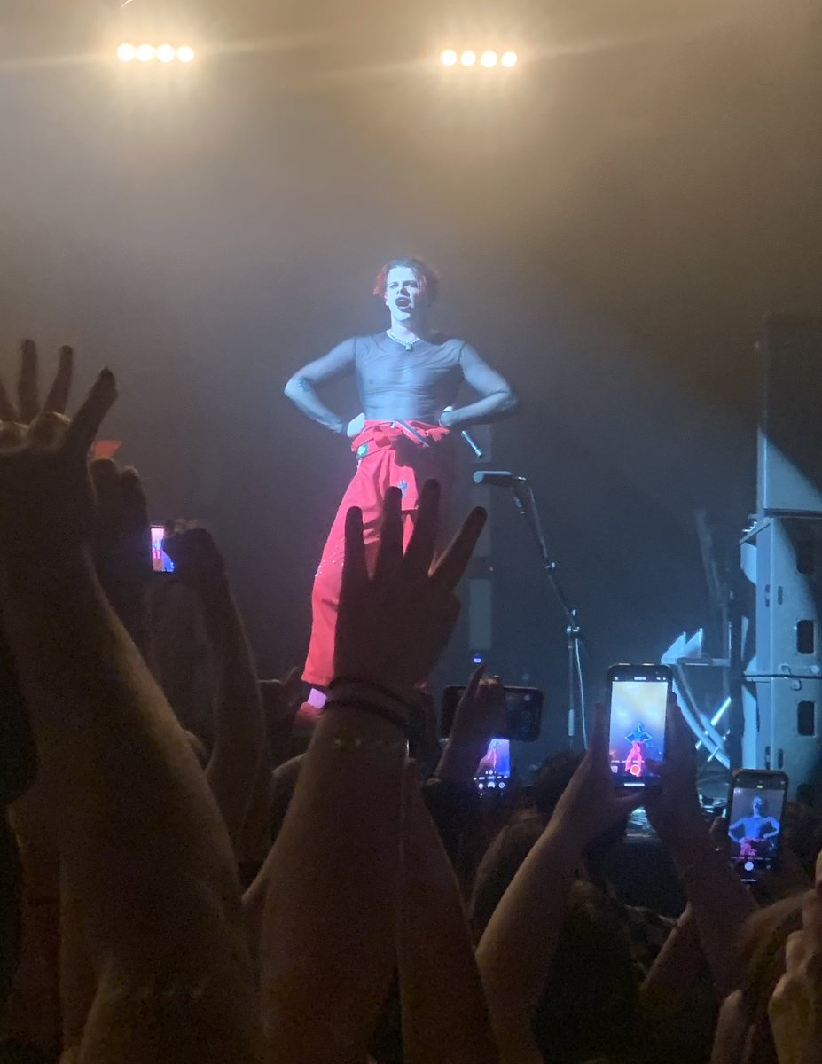shadowfortis's tweet photo. @yungblud Manchester 08/10/2021 only one panic attack and many cups of water! https://t.co/tFnXDNFiae