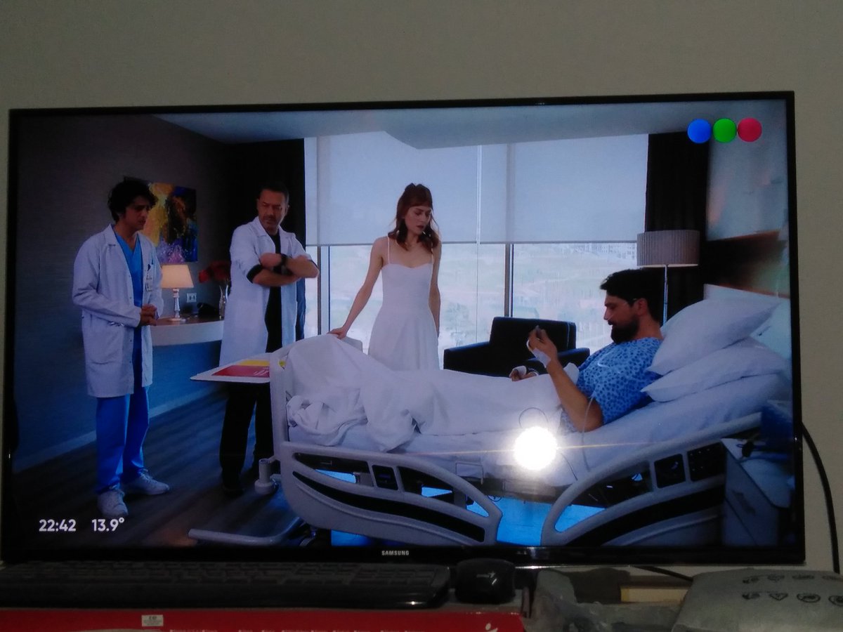 Elikargentina's tweet photo. #DrMilagro ¡Qué difícil la situación para el #DrFerman, pero es obvio que no se dará por vencido y que encontrará alguna solución para su mano junto con #Alí! #Beliz #Tanju #MucizeDoktor @OnurT_ @tnrolmez https://t.co/ifzLoPBDrR