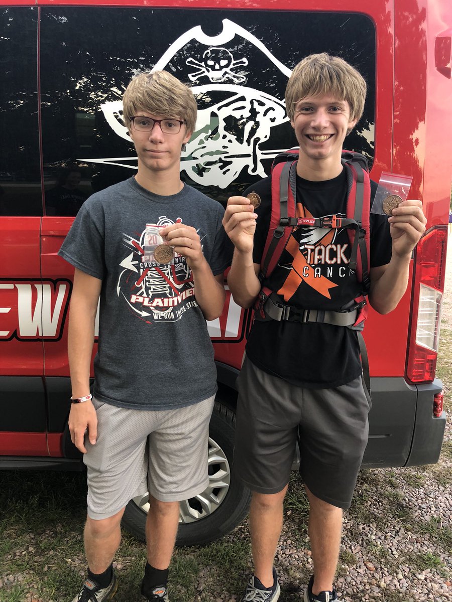 jhodson16's tweet photo. Shout out to the Mosel boys for both placing today @ Bloomfield Invite/Conference.  Kyler got 11th &amp; Jordan 14th.  Both boys even had their mentors watching!  Congrats to Kyler being Runner of the Meet! #teammates #we❤️🏃🏻‍♀️🏃@PHSPiratePride https://t.co/3Cuz8Ffh2o
