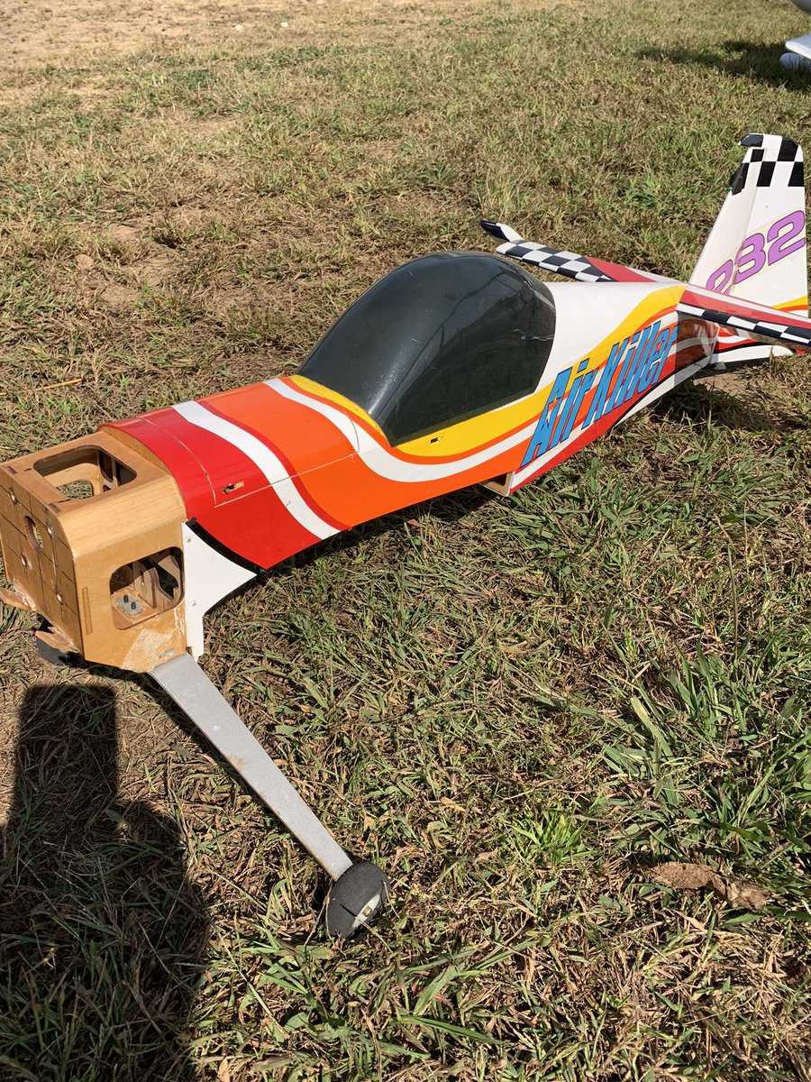 yosea7's tweet photo. オブジェに如何ですか❓
引き取り限定ね😅
#ラジコン飛行機
#エアキラー
#CAP232 https://t.co/fpQpuEmYfC