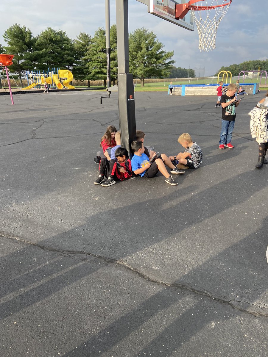 kparker83076524's tweet photo. The first grade team is amazing! We finished our author study with a scavenger hunt to sequence our story in order and got a sweet treat once it was complete. #lovemyteam #tce #futureleaders #fearlessfirstgraders @MatthewMillerpe https://t.co/ZB24UA0N34