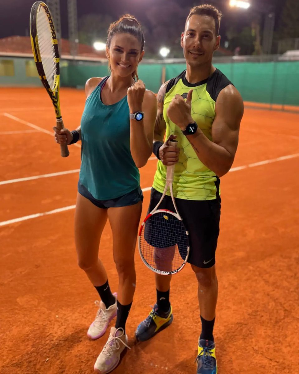 LerynFranco's tweet photo. Arrancando el campeonato de dobles mixto!!! Que mucho corrimos 🥵😪🥵
#partner #withgalaxy #galaxysmartwatch #tenis #friends
#friday #weekend
https://t.co/2Bah1pBBSt https://t.co/vFgC5L3MCj
