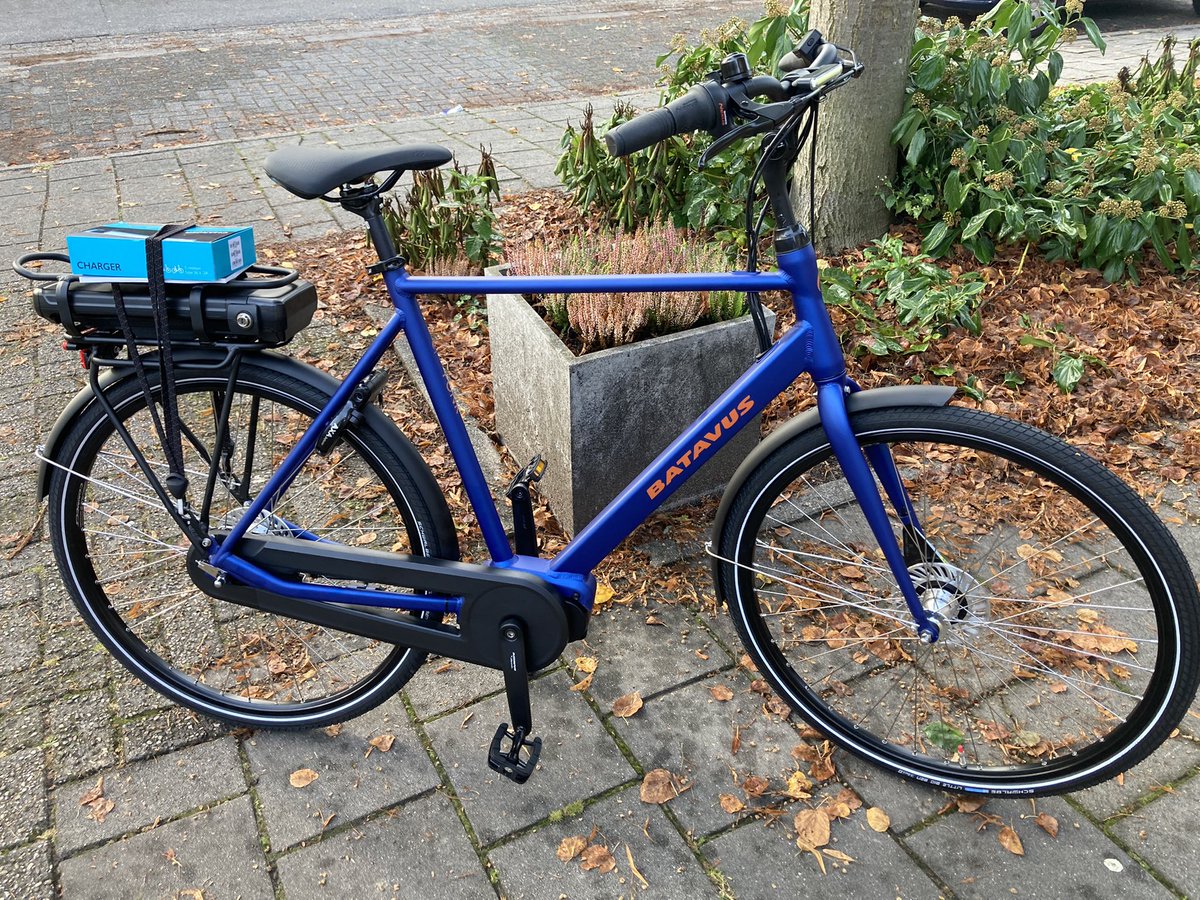vVelzenFietsen's tweet photo. E-Bike onder de β¬ 2000? Deze @Batavus Fonk E-Go is vanaf β¬ 1899 is een prima no nonsens fiets fiets! Trapt lekker weg; hippe kleuren #vanAnaarB #gatochfietsen https://t.co/uKXFOkBCaq
