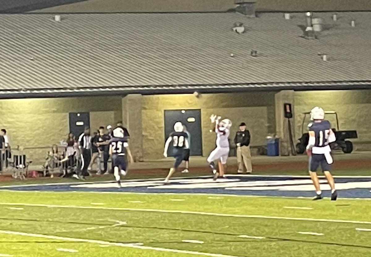 ButtonAthletics's tweet image. CC takes it deep in the corner pocket to Flowers. CC 42 Tomball 20 with 10:30 in the 4th quarter. #CCstrong