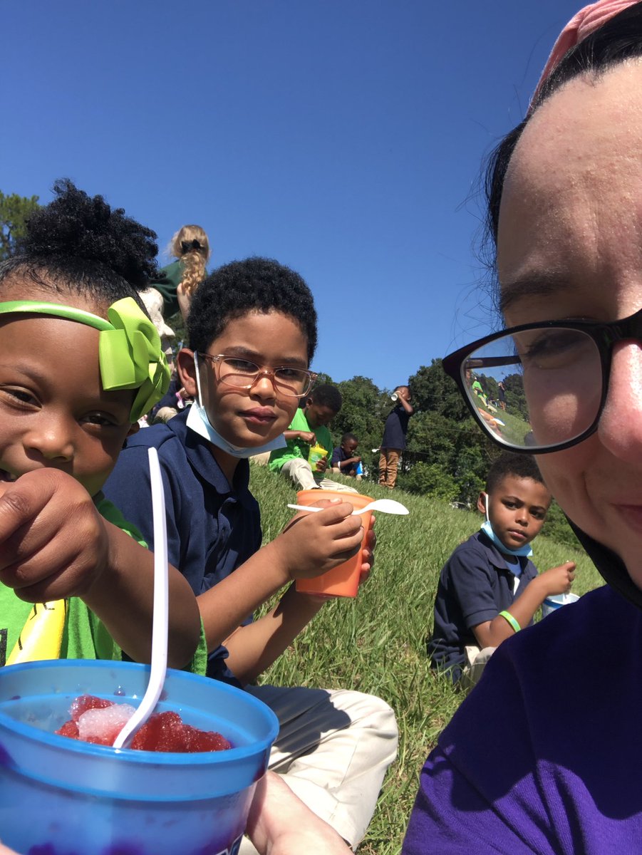 We loved our sno cones and house selections today! <a href="/DicksonTigers/">E.R. Dickson Tigers</a> @PrincipalERD 🥰