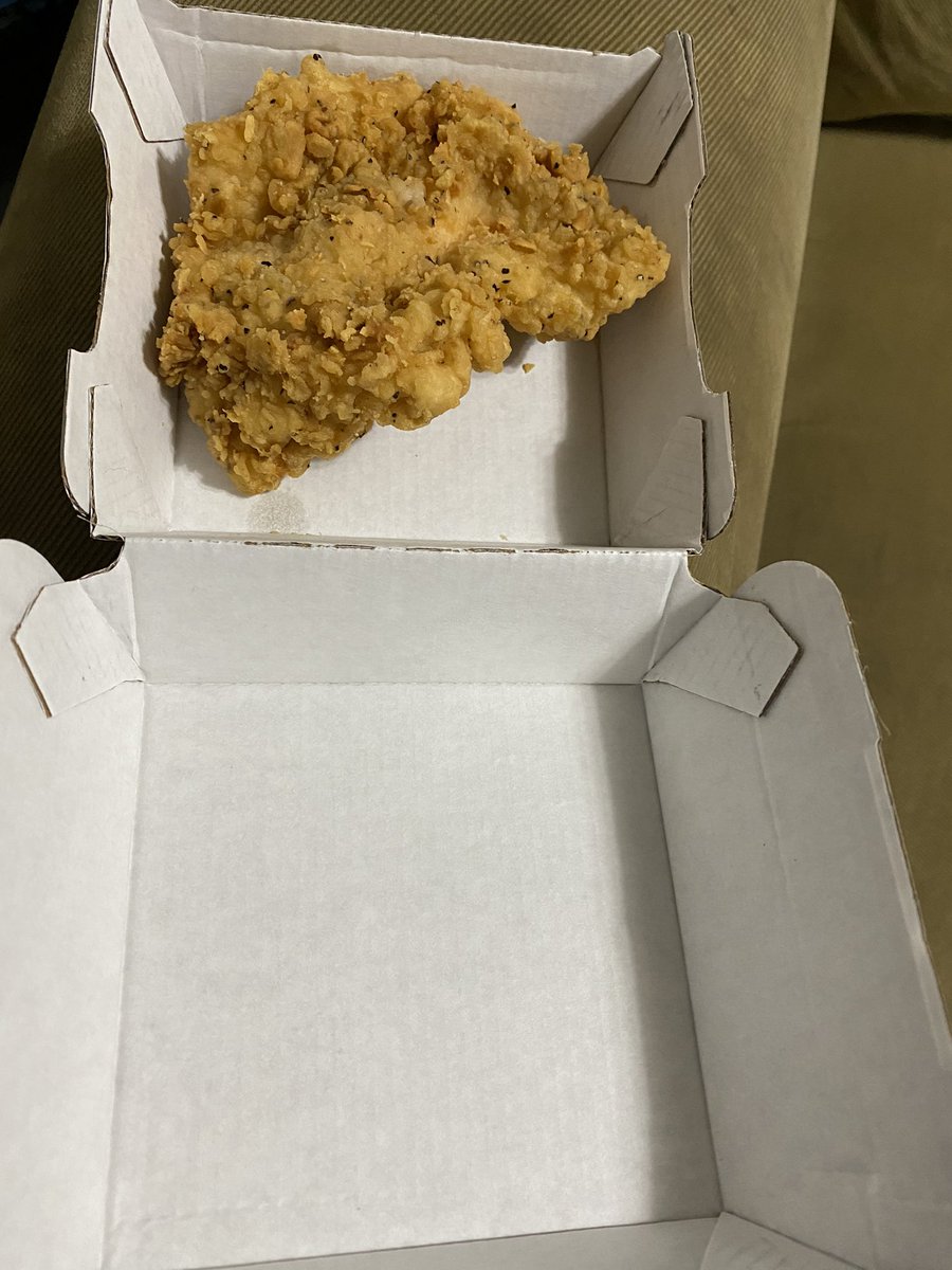 WHATEVMAX's tweet photo. @BWWings  @BWWingsCares So this is the buffalo ranch chicken sandwich? Missing a few items I think! Thanks for dinner https://t.co/bQlr28r7ZT