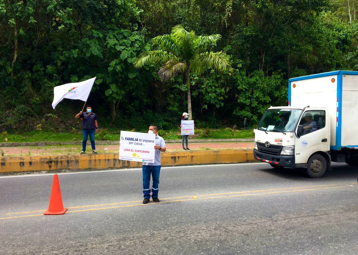 johanaprefecta's tweet photo. En este #FeriadoEC viaja seguro por el tramo Unión del Toachi - Santo Domingo, ya que activamos el #PlanCeroAccidentes, a fin de brindar asistencia mecánica o médica en caso de registrarse algún accidente de tránsito 🚗✅💯 @LassoGuillermo @MinGobiernoEc https://t.co/Fn7RFZLQcI