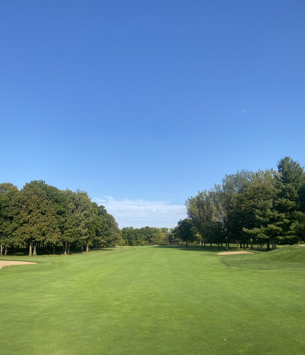 UIU_Golf's tweet photo. Great day @IHSAA boys golf championship held @BeaverHills recruiting future @UIU_Golf talent. Thanks to @iowapga for running a great tournament! #goodluck #FeathersUp #puretrack https://t.co/ydsQxUV1fP