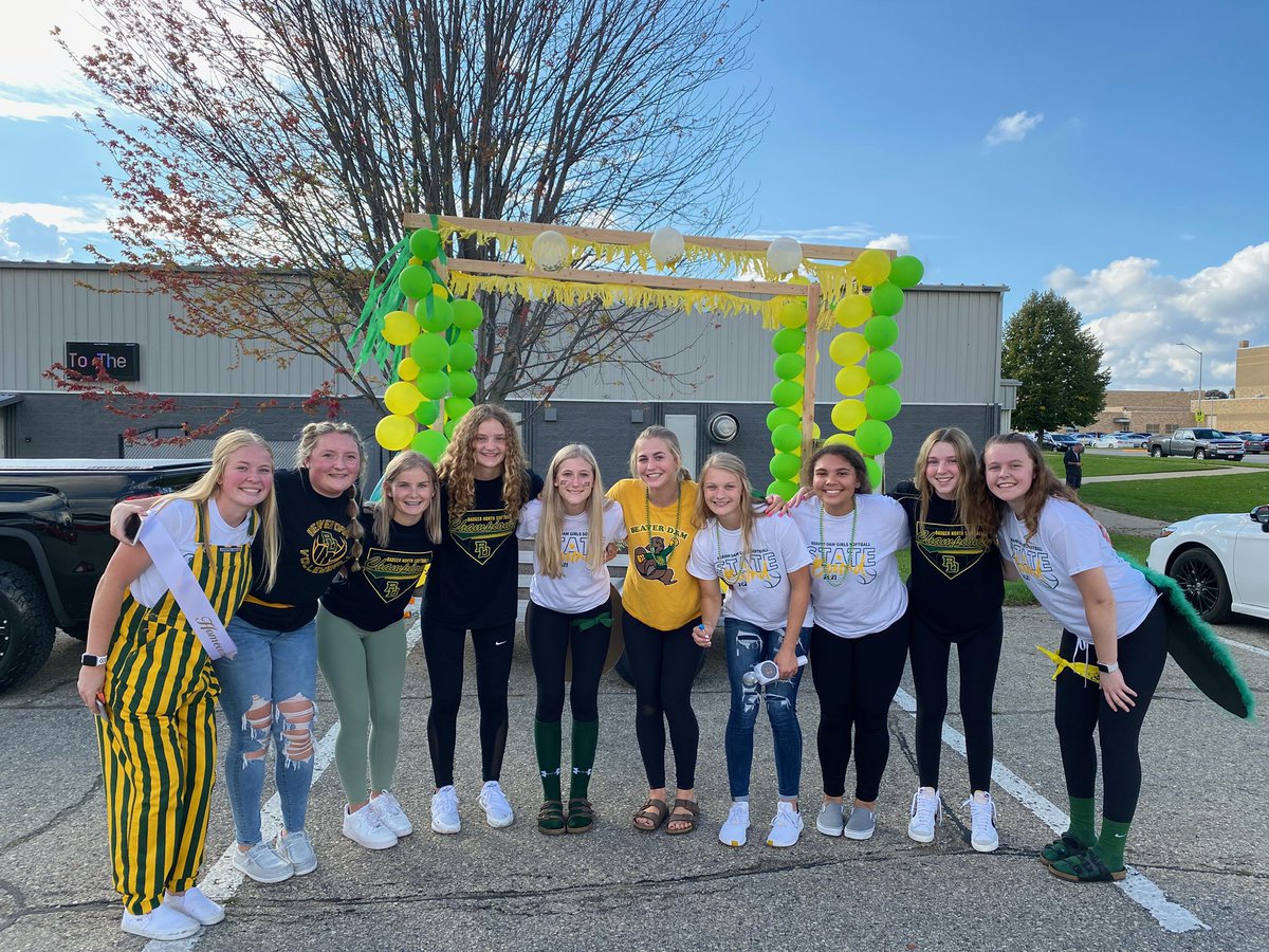 softballBDHS's tweet photo. BD Softball decided to get in on the homecoming parade! 2022 season is right around the corner 🥎 https://t.co/yBNKlX5H5l