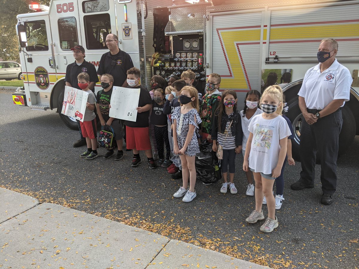 Lincolnway Fire Safety poster contest winners arriving in style to school this morning! 🚒 #wyproud
