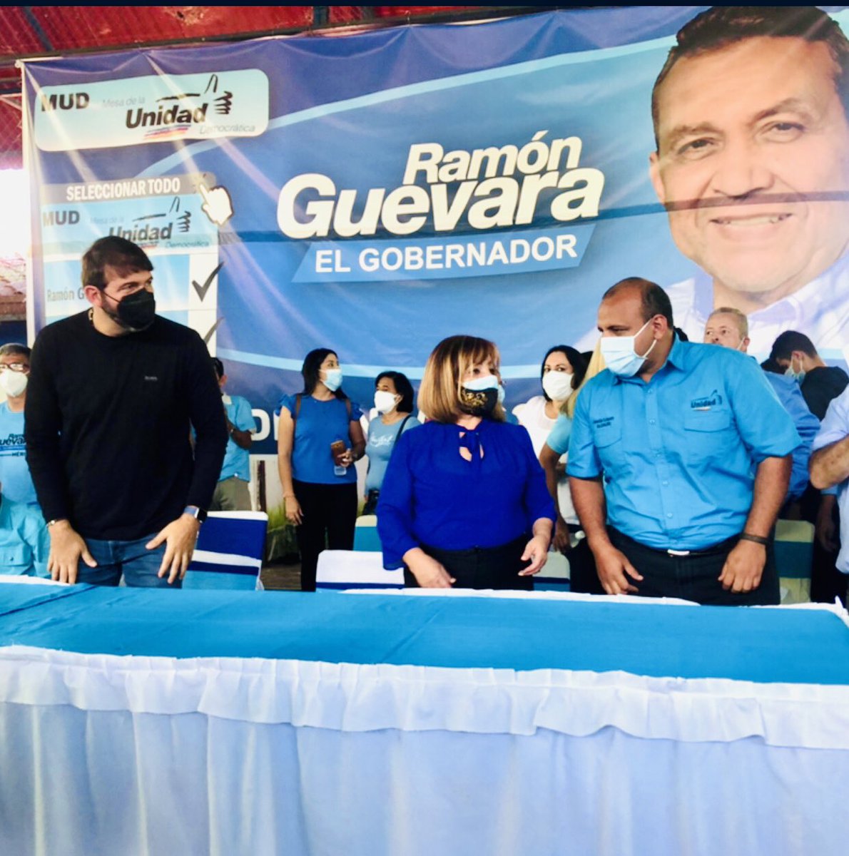 jesuslopezad1's tweet photo. En unidad y a casa llena recibimos la vista de nuestro compañero @prospericarlos Sec Nacional de Organización en el colegio de médicos de Mérida junto a nuestro candidato a la reelección @RamonGuevaraMRD https://t.co/Lpj2lWKUYG