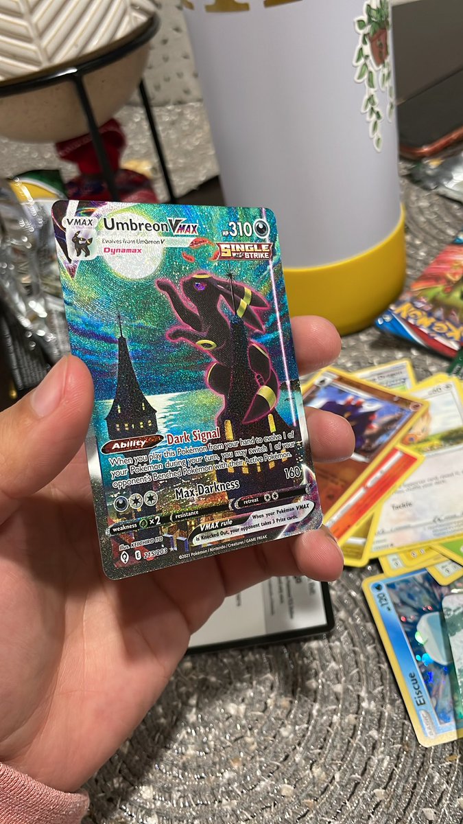 GammonF_'s tweet photo. Bought some evolving skies today because I couldn’t find celebrations anywhere 🥲 &amp; it paid off!!! https://t.co/zMdYuPiane