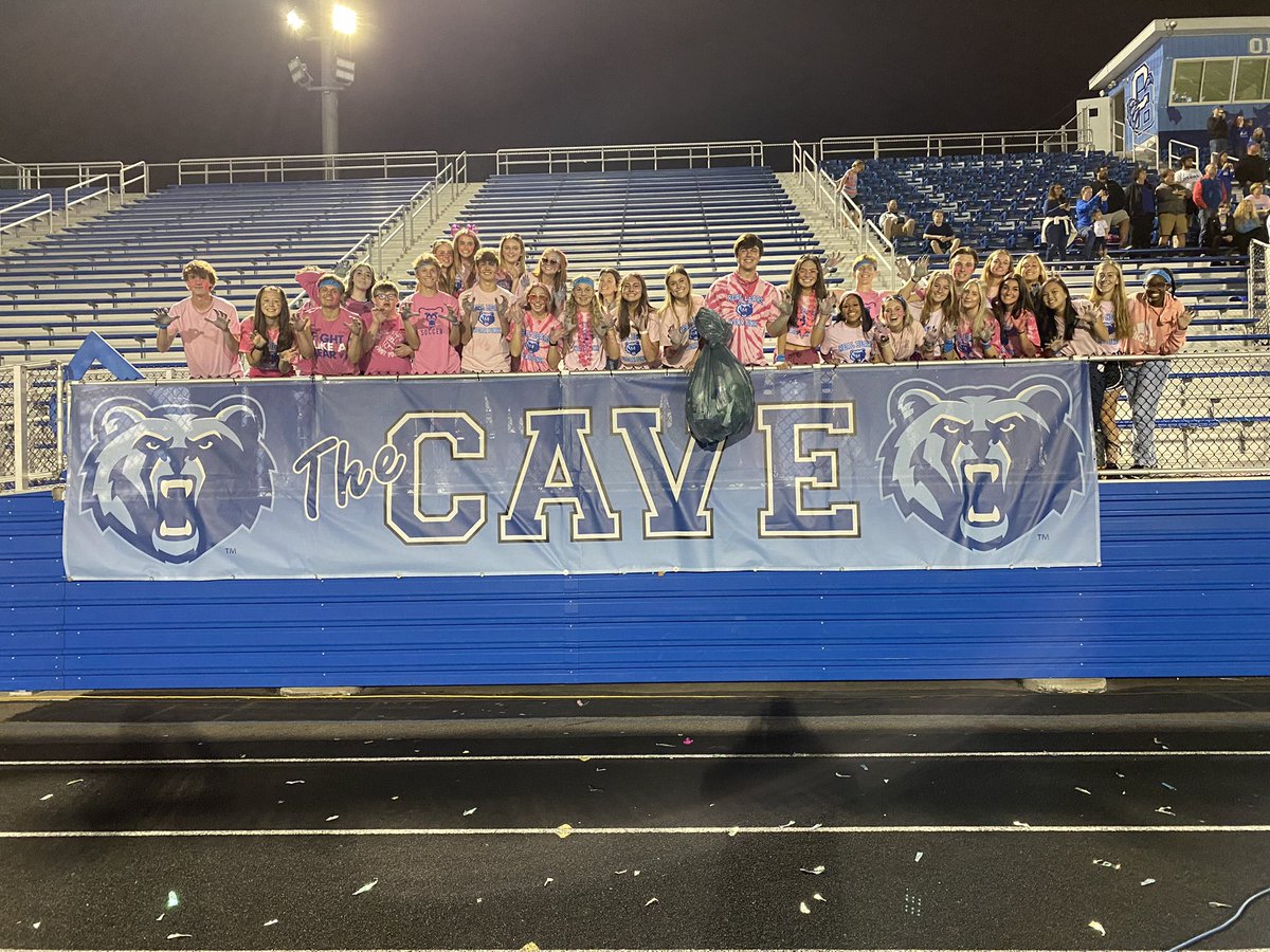 SS leaders plan, prepare, &amp; discuss the FB game all week-Then, get here early to bring powder, food, etc. Win or lose, they ALWAYS stay &amp; clean section-5 trash bags full. 
#LeadersLead🐻
<a href="/BerlinBears_SS/">The Cave</a> <a href="/OlentangySD/">Olentangy Schools</a> <a href="/OhioPrincipals/">OASSA</a> <a href="/OHSAASports/">OHSAA Sports</a> <a href="/Berlin_Bears_FB/">Berlin Bears Football</a> <a href="/OBHSBand/">Olentangy Berlin Band</a>