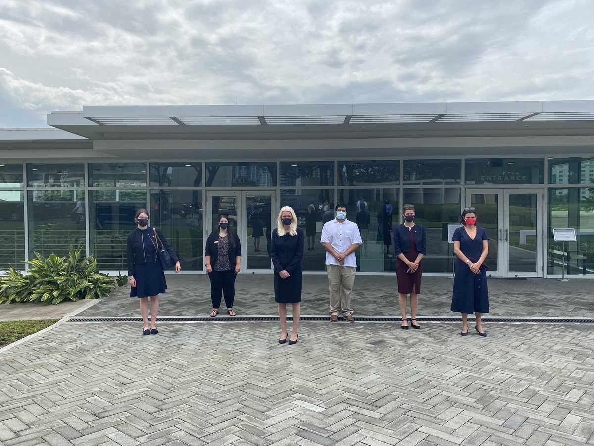 ukinphilippines's tweet photo. Today, Minister @amandamilling laid a wreath on the grave of a British serviceman interred in the Philippines and learned about Philippine war history. https://t.co/WFDHSPUIiQ