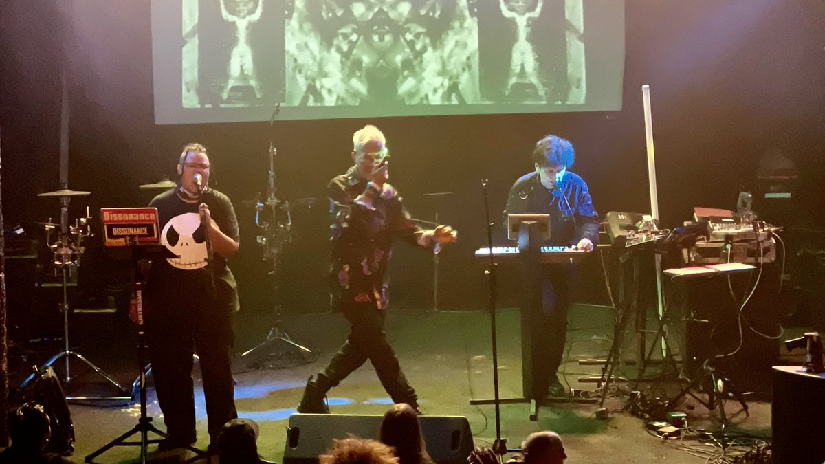 jeffknet's tweet photo. #LessonSeven on stage for the first time in 30 years, at @treesdallas, featuring @scott_crow, Cat Hall from Dissonance, and @JayGillian (T-4-2 / @jgandtherobots). Thanks for the KDGE/KNON shoutout! #ThudSlap https://t.co/k7kO6afkkJ
