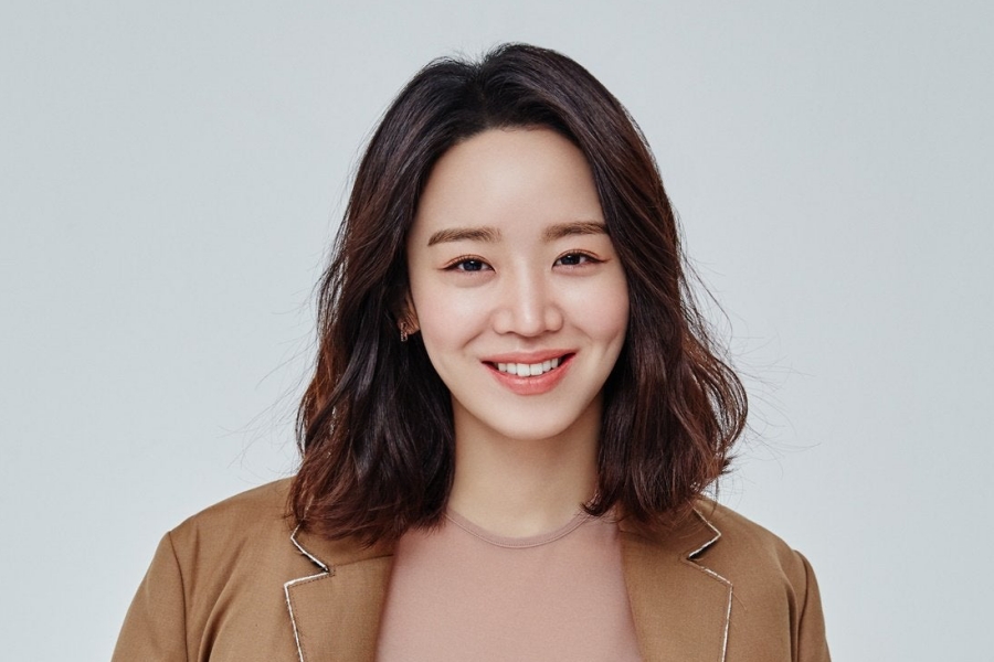 soompi's tweet photo. #ShinHyeSun In Talks To Star In New Webtoon Adaptation
https://t.co/8Ae6ieW4At https://t.co/V5A04CD8sD
