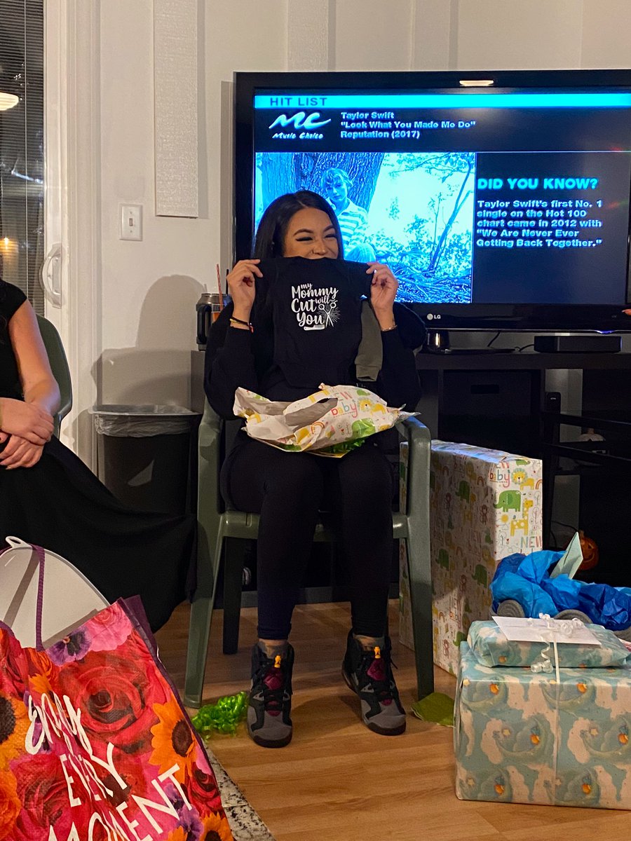 camillaghee's tweet photo. my coworkers threw me a surprise baby shower🎃🧡🥺 https://t.co/HYi3wWJ2ME