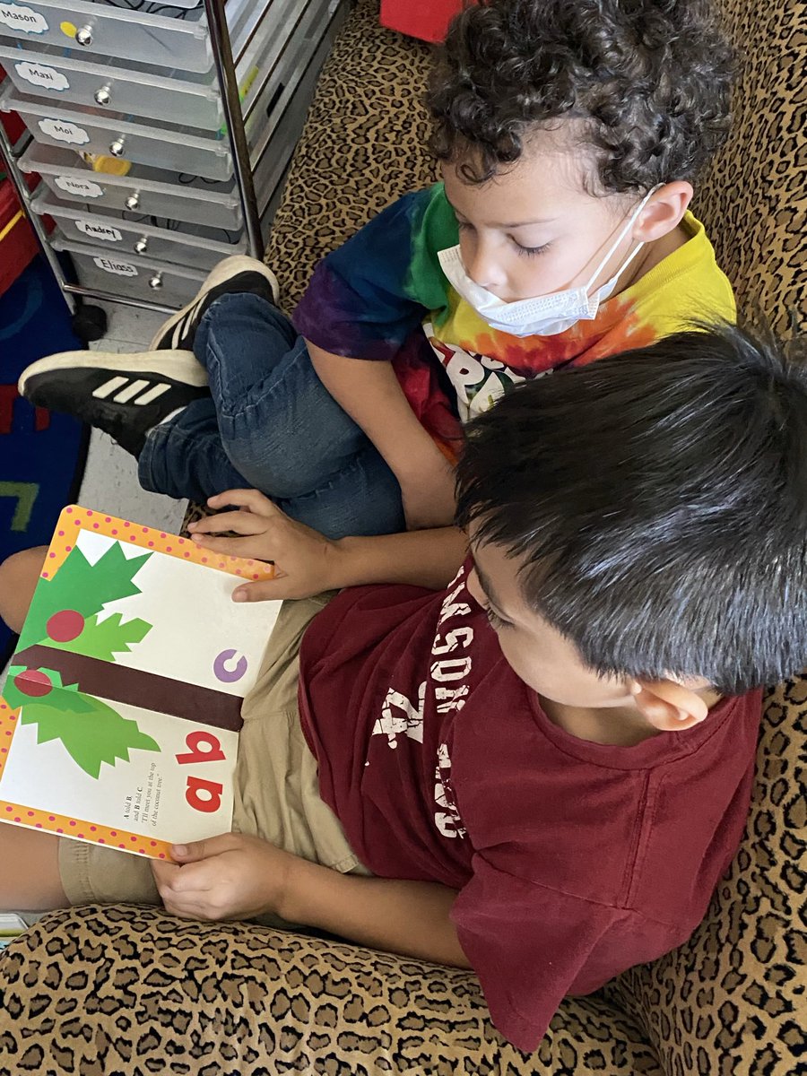 TaylorTweetsK's tweet photo. I love when they get excited about reading to a friend. #gvgatorstrong https://t.co/1EY9nnHlrq