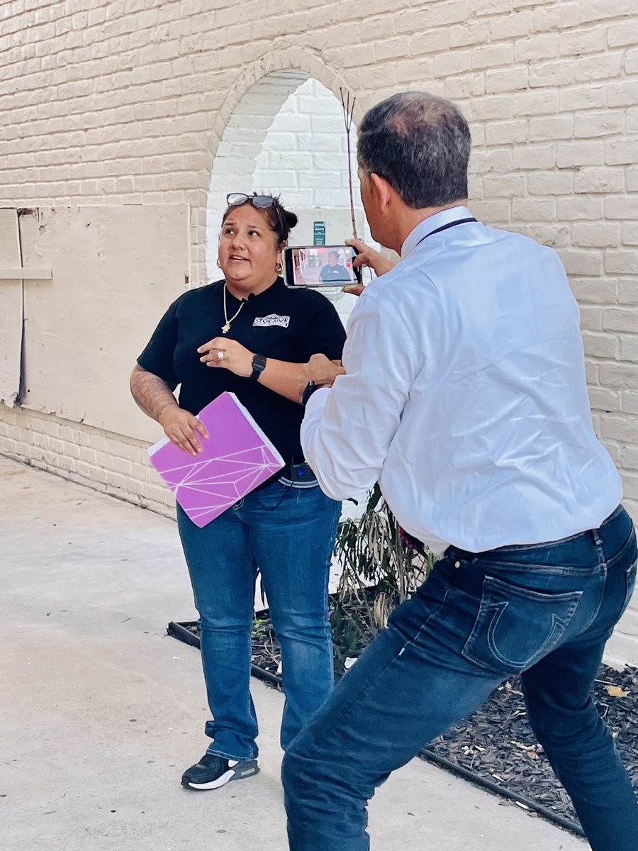 RealPaulMueller's tweet photo. Out and about reporting. I always go go for all the different angles in hopes of getting viewers more interested. #tvnews #tvnewslife #storytelling #visuallyappealing https://t.co/dfbKfR9oIV