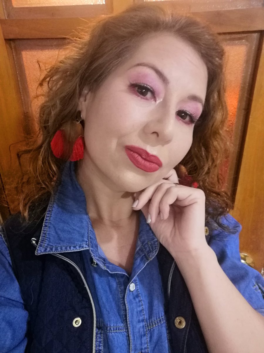 flarrea33's tweet photo. Ni los días soleados, ni los lluviosos son permanentes... así que sácales provecho. ✨💋
#locutora #amorpropio #fuerzainterna #Diosprimero #esviernesyelcuerpolosabe https://t.co/EGWjAqv9Jq