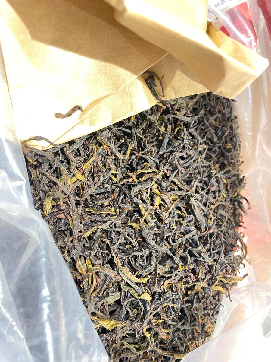 OrganicteaL's tweet photo. after roasting and tui huo ,now is best time to taste spring tea . Love the honey, blossom, floral notes. #oolong #blacktea #cupoftea #morningtea #teaaddict #teafarm #chinatea #茶 https://t.co/sX0Qly5qNw
