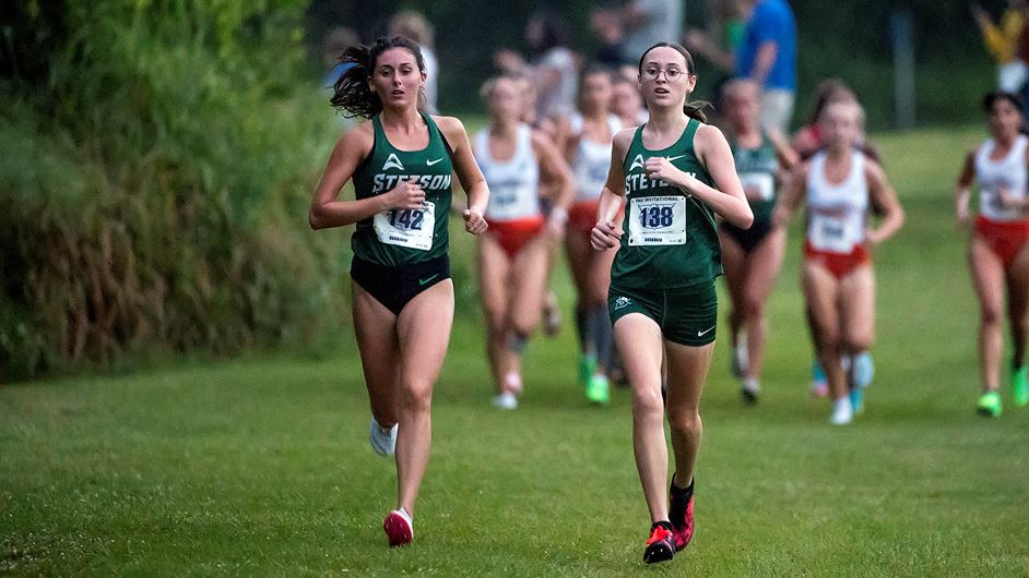 StetsonXC's tweet photo. RECAP: Hatters Enjoy Record Setting Performance at Royals Challenge; Madison Niederriter and Cheyenne Durda Each Set School Records - https://t.co/z4X2ul4L5e #GoHatters https://t.co/kBIgVHu4PV