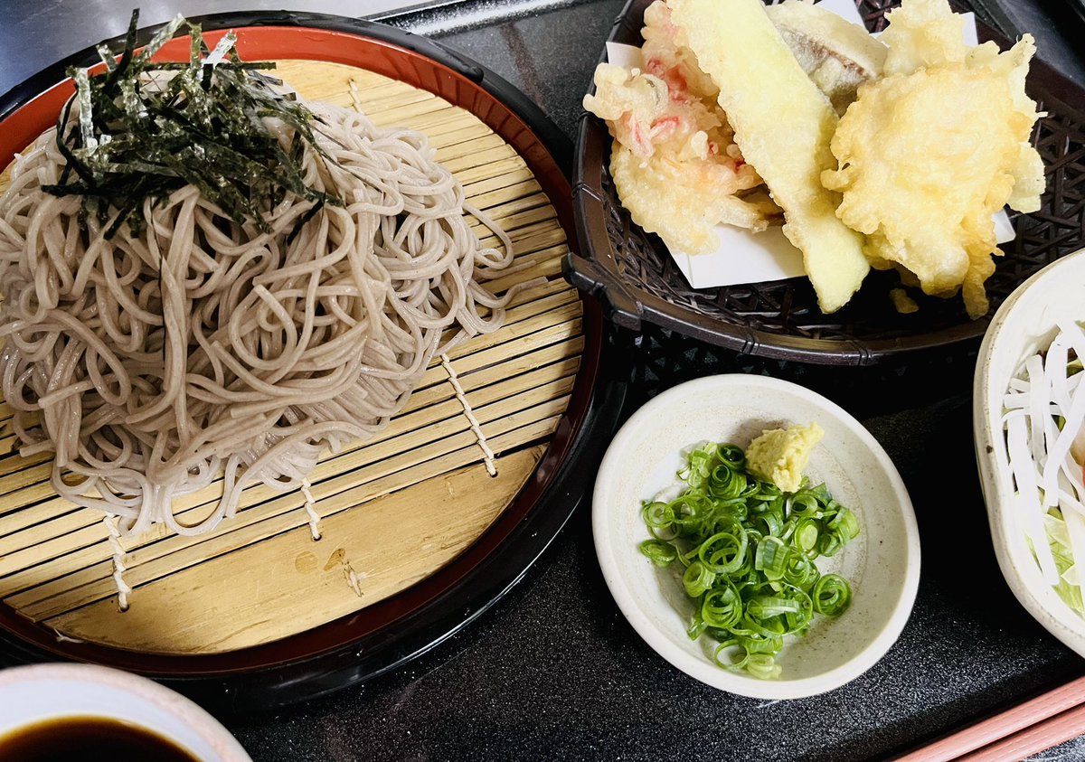 旬の野菜と海の幸 さかい大谷漁港 こんにちは 社員のつかもとです ランチ営業始まりました お昼はまだちょっと暑いですよね 冷たい天ざるオススメです 売り切れることがあるんでみなさんお早めに ご来店お待ちしてます さかい大谷漁港 堺