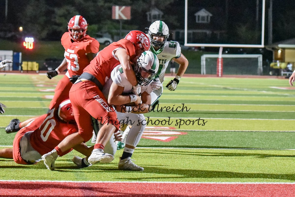 RickyRick_Photo's tweet photo. 2021-10-08 Maquette traveled to Kirkwood for the victory in some Friday night lights action. More photos can be found at @STLhssports with article by @DavidSTLhss 

#kirkwood #marquette #football #highshool #314prep #stlprep https://t.co/FlvHJGrI1F