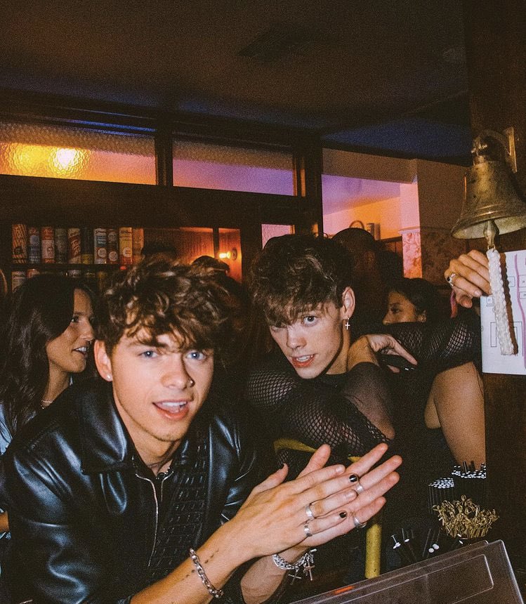 UpdatesWDWMx's tweet photo. Zach vía Instagram.

@ImZachHerron: giving love back baby https://t.co/etEasYC4b6