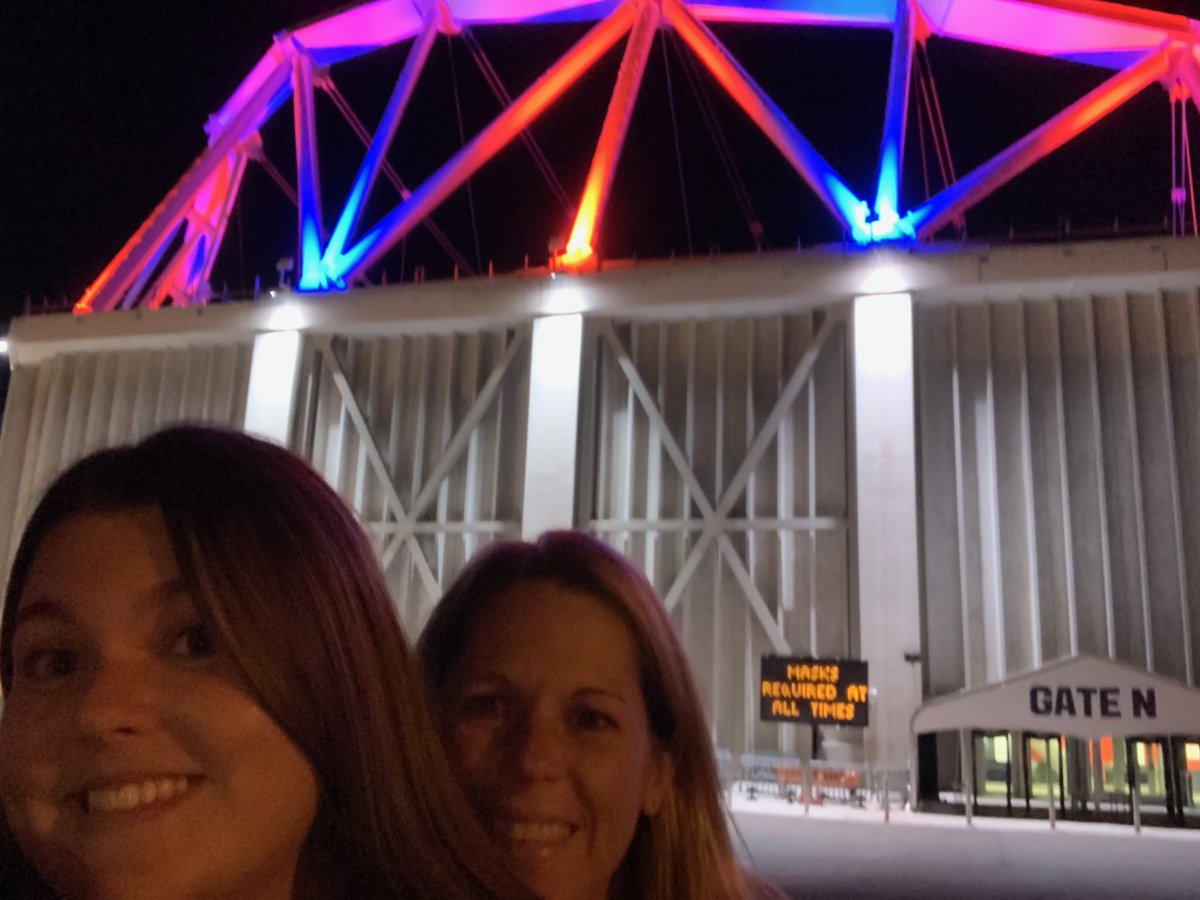 Lisa Kniffin tweet media