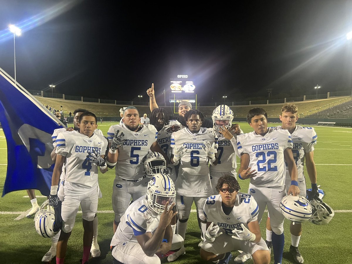 TheCoachPalma's tweet photo. I got the BEST linebackers in the district..#HeadhuntersCorp 💯💯🔥🔥🔥😤😤😤 https://t.co/zHslm4PGwI