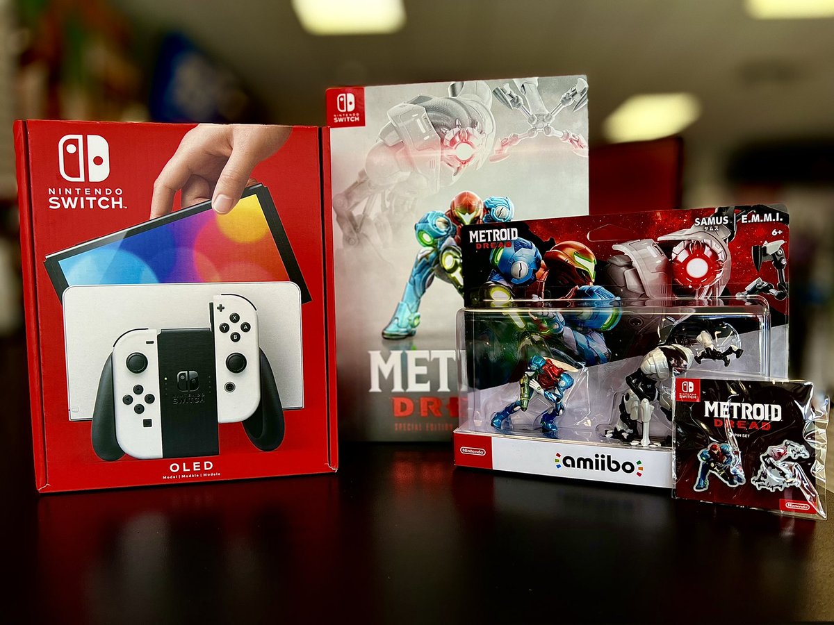 FinnyDaVinci's tweet photo. Had to upgrade and cop these from my local and favorite @GameStop
The manager @AstroGames42 is such an awesome person, and they deserve recognition! Go Astronauts! #iPhone13ProMax #Gamestop #Twitch #Follow #MetroidDreadFriday #NintendoSwitchOLED https://t.co/Rw0uCAfb6Z