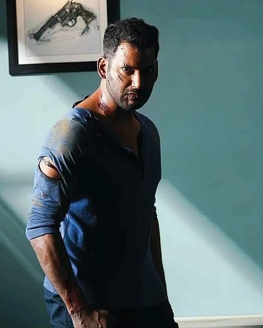 WhiteDevilSurya's tweet photo. There is only one king 👑😈 https://t.co/WXTcRKJTQ0