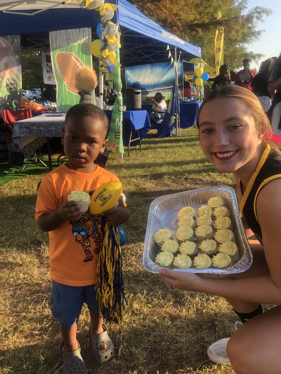 tinablanton17's tweet photo. Tupelo Cheer had a great tailgate! https://t.co/i3aBUdkFqC