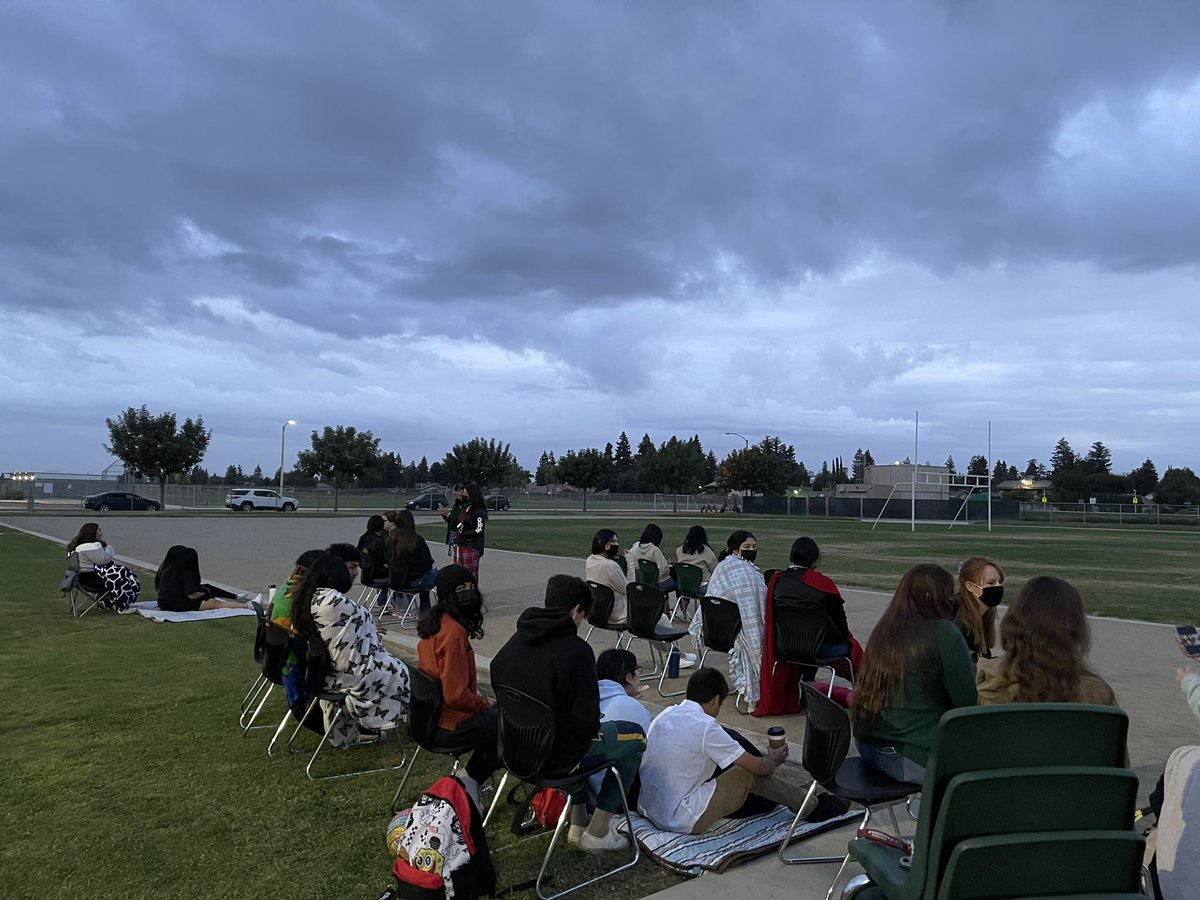 MrsTurner_SCCA's tweet photo. Senior Sunrise π
was a success! Just no sun. But still fun to see the students bright and early! #Classof2022 #bsdproud #summitstrong #summithigh #schs https://t.co/AbWDUWRwoY