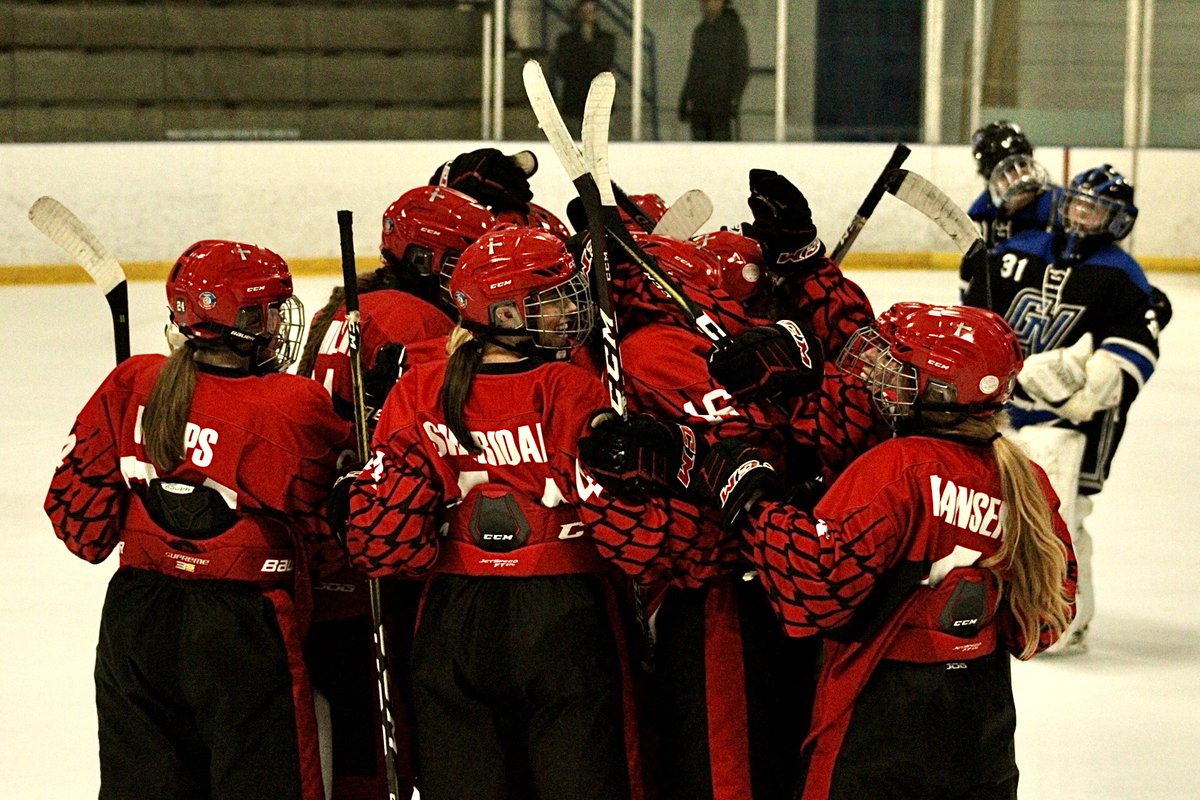 CUAACardinals's tweet photo. 🏒RECAP🏒

@CUAA_WHockey opens season with comeback victory over Grand Valley

📰: https://t.co/MejVZDIQQr https://t.co/kx1bCWniHS