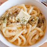 一度食べればやみつきになっちゃう？!2つのチーズを使った「うどん」レシピ!