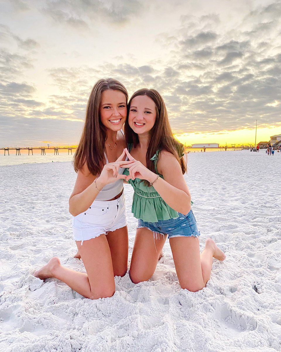 Fall break?? ➡️➡️ Girlfriend beach getaway! 

#alphagammsu