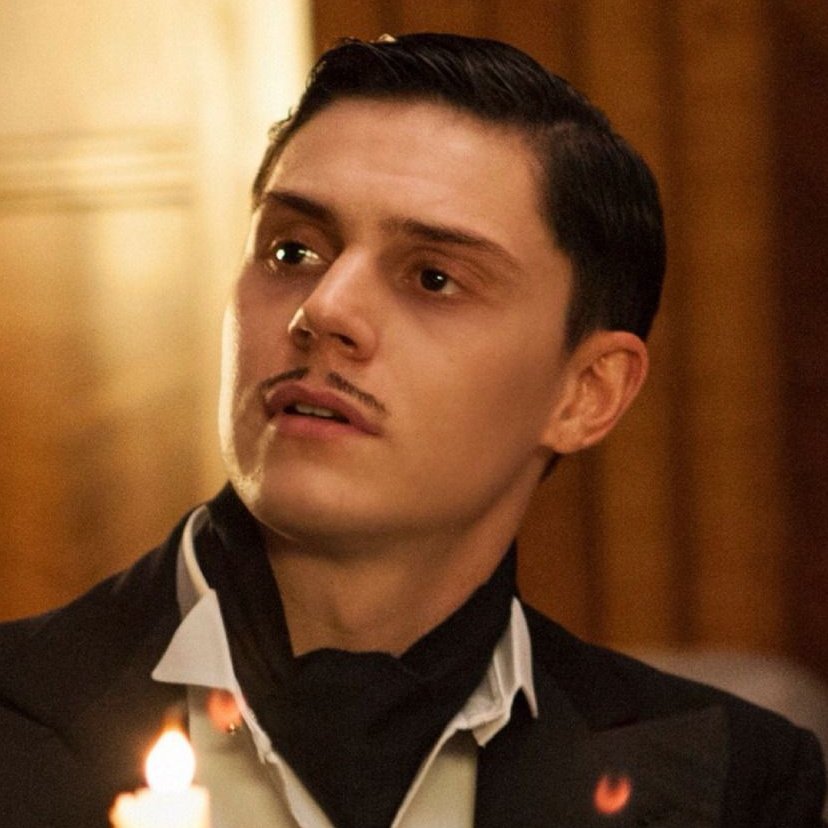EvanPetersBR_'s tweet photo. A Sally me apresentou a tecnologia, então cá estou eu sendo adm do EPBR por um dia.
#NewProfilePic #10YearsofAHS https://t.co/DTJziX6X4V
