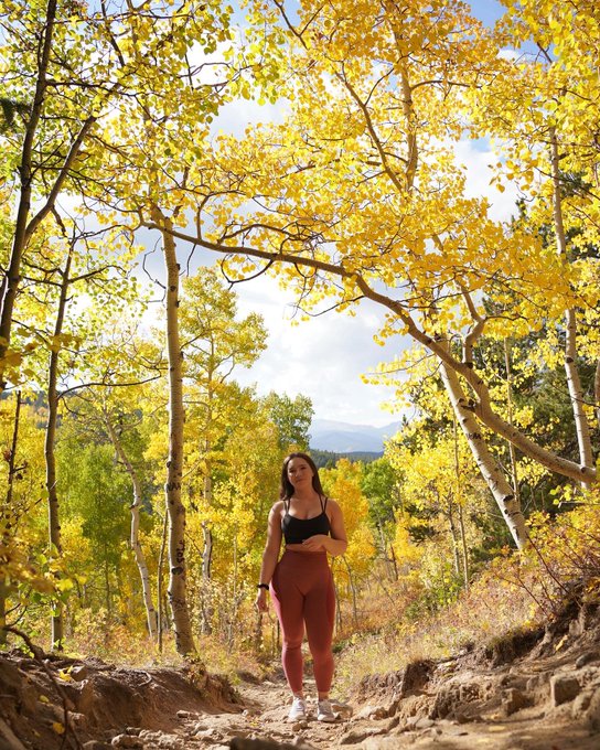 Fall is my favorite time of year 🍁🎃🍂 https://t.co/FDDmLoq6Di