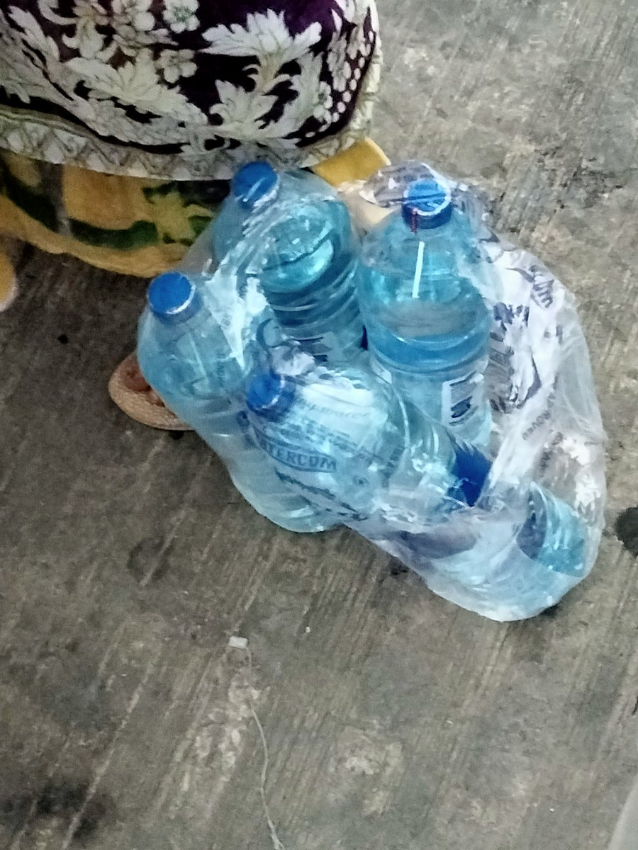 bajabiri's tweet photo. Ujio wa Maji ya @AfyaPure ya 1.6L umeongeza chachu kwa wanawake wajasiriamali...wanauza sana...maana ujazo mpya ila bei ileile.
Ama kwa hakika #WaterCom inawajali na kuwasikia Watanzania. https://t.co/l5EYWaKT9h