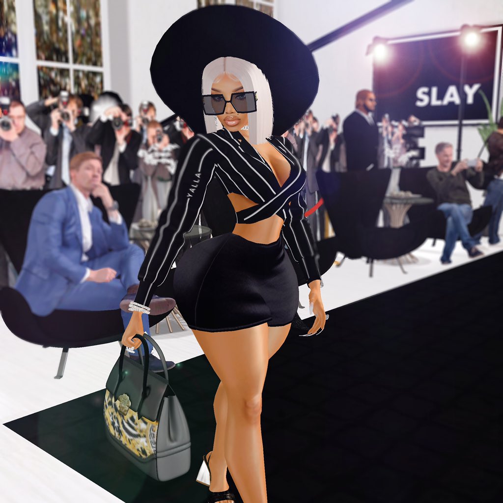 MetoshiLabs's tweet photo. Stopped by the Tom Ford fashion show while I was in New York 😎 https://t.co/hfNkA3jrzg
