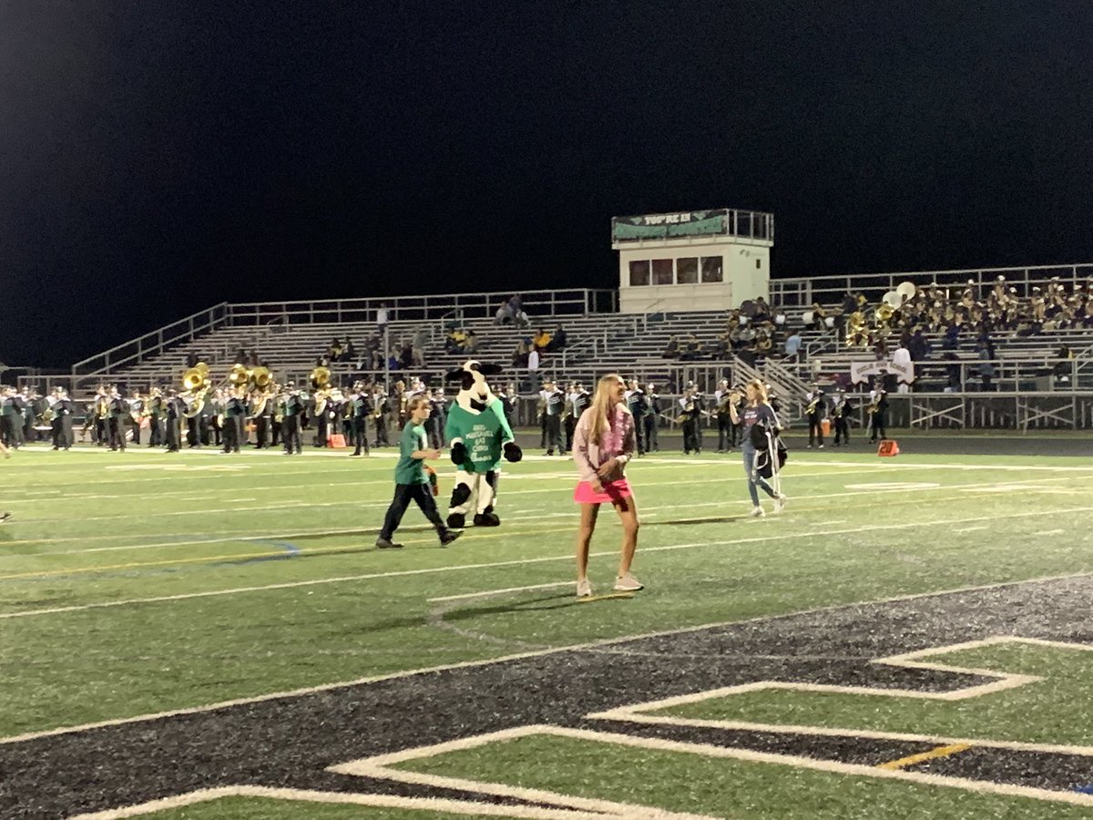 svillegbball's tweet photo. Our very own Ava Kadras drains the field goal ….Congratulations!!!!! 🏈amazing athlete and young lady 💚 https://t.co/iKduuej0mt